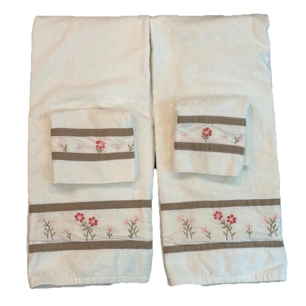VTG Saturday Knight Ltd Towels Lot 4 Pc Towel Wash Cloth Rose Floral Trim USA